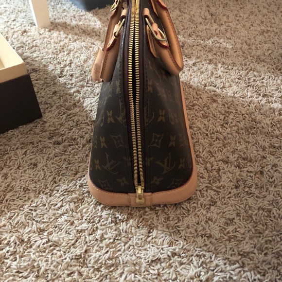 Louis Vuitton Alma Bag - Picture 5 of 8